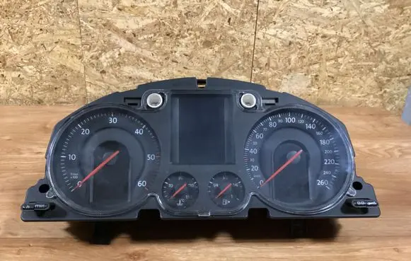 Speedometer (instrument cluster)