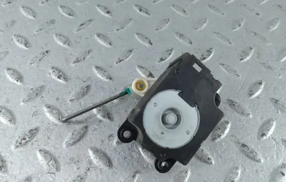 Subaru Levorg Air flap motor/actuator T1007074K T1007074KB