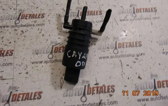Porsche Cayenne (9PA) Windscreen/windshield washer pump