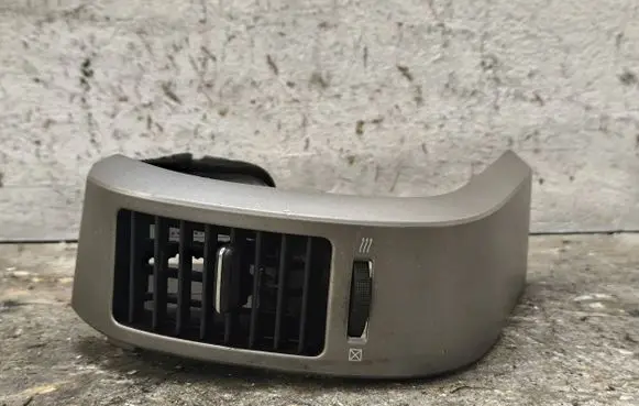 Toyota Prius (XW20) Dashboard side air vent grill/cover trim 5566047020