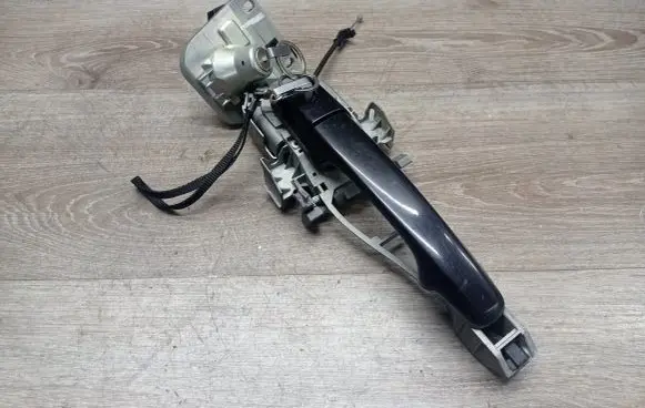 Volvo S80 Front door lock (next to the handle) 30699288