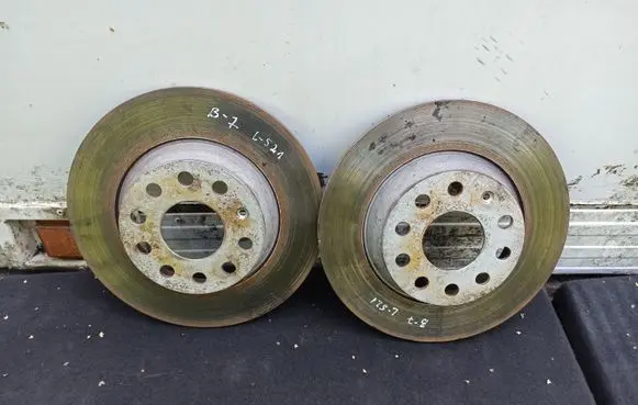 Volkswagen PASSAT B7 Rear brake disc