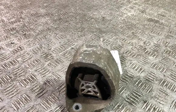 Volvo XC90 Engine mount bracket 31339953