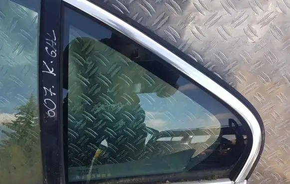 Peugeot 607 Rear vent window glass 