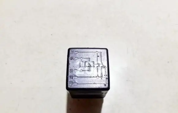 Volkswagen PASSAT B5.5 Other relay 8a0951253a
