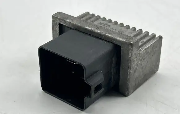 Opel Vivaro Glow plug pre-heat relay 132121