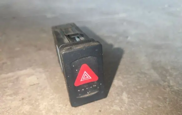 Volkswagen PASSAT B5 Hazard light switch 3B0953235D