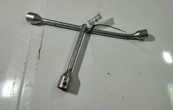 Nissan Qashqai Wheel nut wrench 