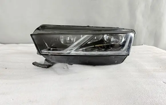 Skoda Octavia Mk4 Headlight/headlamp 5E4941015A