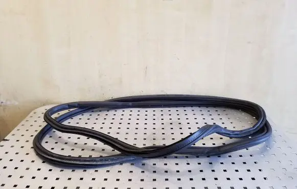 Skoda Superb B6 (3T) Seal rubber (tailgate) 