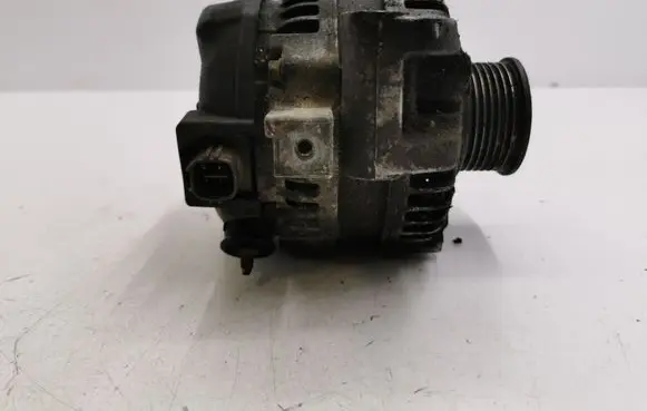 Toyota Avensis T250 Generator/alternator 1042104521