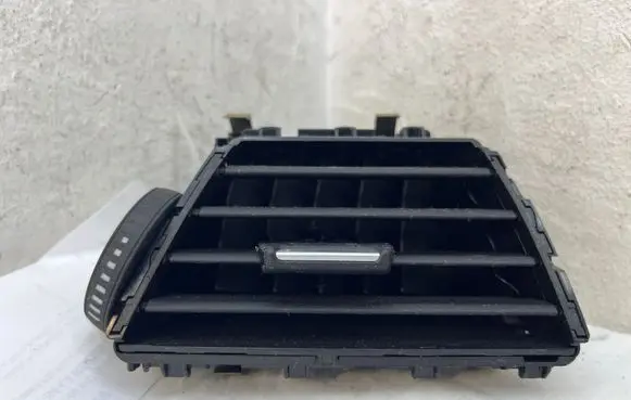 BMW 4 F32 F33 Dashboard side air vent grill/cover trim 9231995