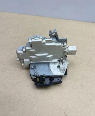 Audi A4 S4 B7 8E 8H Front door lock 8E1837016AA
