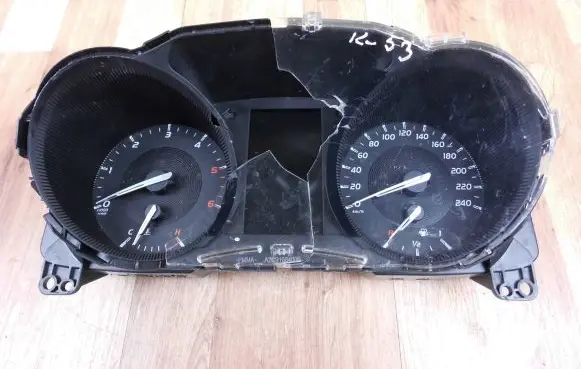 Toyota Avensis T270 Speedometer (instrument cluster) 8380005W82
