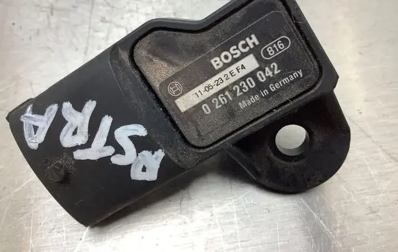 Opel Astra J Air pressure sensor 0261230042 1105232EF4