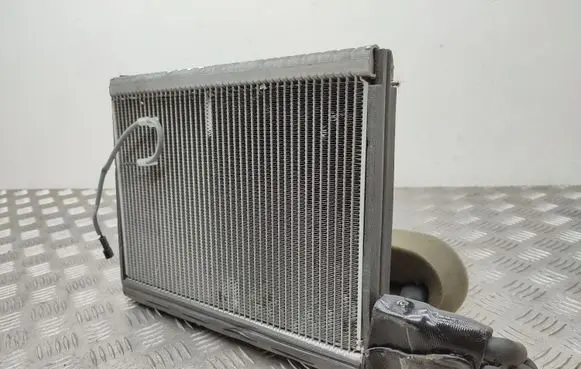 Land Rover Discovery 3 - LR3 Air conditioning (A/C) radiator (interior) 