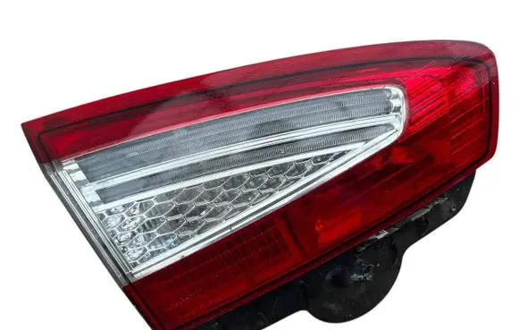 Tailgate rear/tail lights
