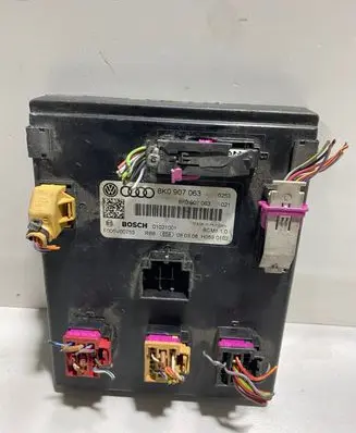 Audi A4 S4 B8 8K Comfort/convenience module 8K0907063 01021001 F005V00753