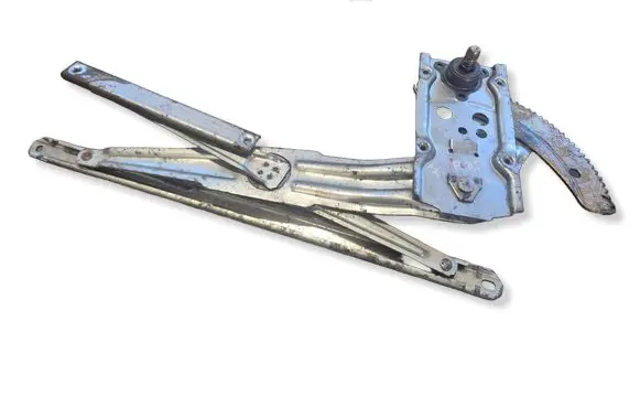 Mitsubishi L200 Front door manual window regulator MR144523