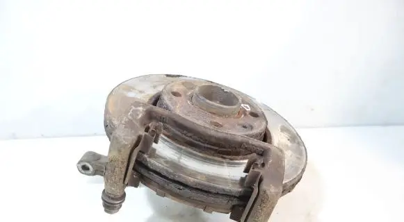 Nissan Note (E11) Front wheel hub spindle knuckle