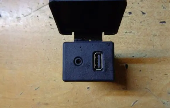 Opel Mokka USB socket connector 20874710