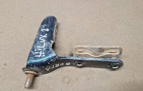 Toyota Hilux (AN10, AN20, AN30) Tailgate/trunk/boot hinge