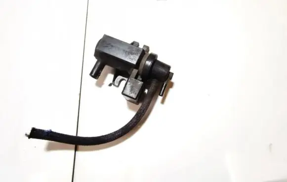 BMW 1 E81 E87 Turbo solenoid valve 70206301 07t088