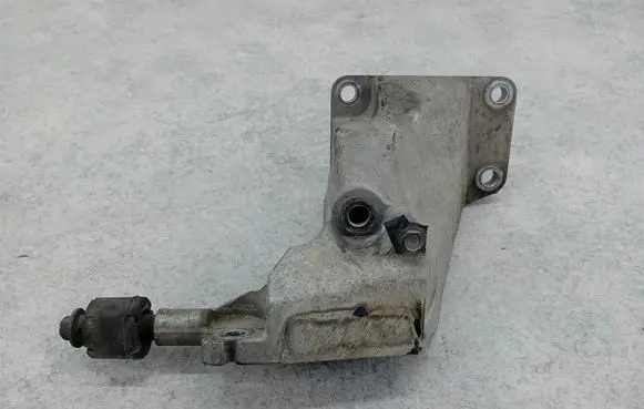Infiniti EX Engine mounting bracket