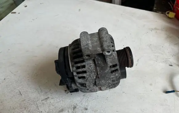 BMW 1 E81 E87 Generator/alternator 0124525059 753296605 753296905