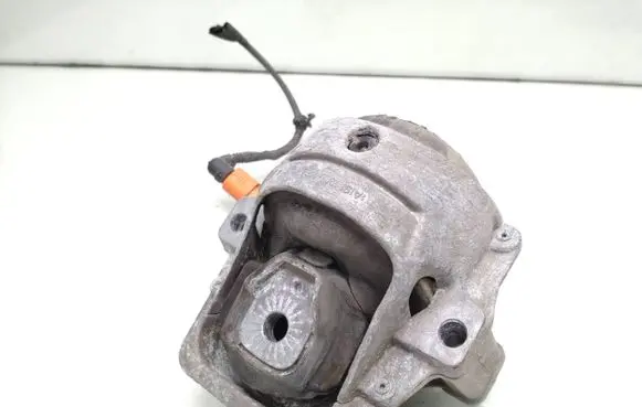 Audi A5 8T 8F Engine mount bracket 8r0199381