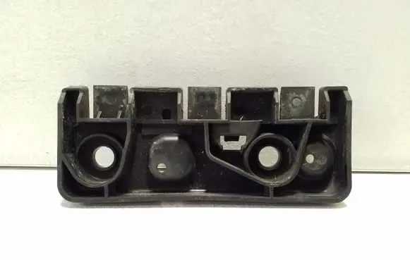 Volvo XC90 Fender mounting bracket 31378134
