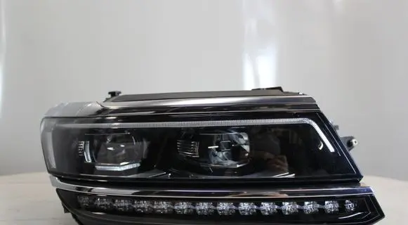 Volkswagen Tiguan Headlight/headlamp 5NC941082D 030110163608
