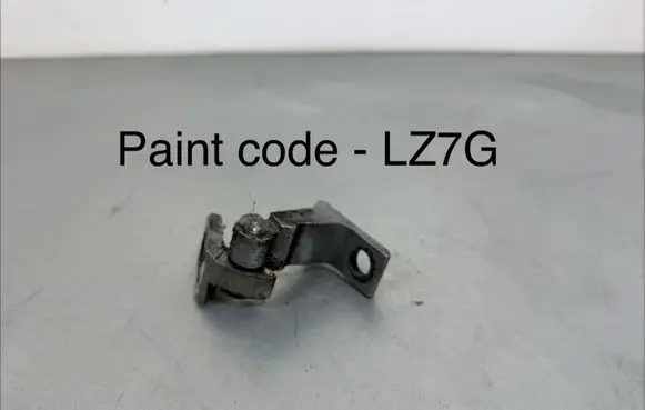 Audi Q7 4M Front door lower hinge 8S0833403A A046574