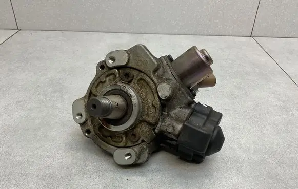 Volkswagen Polo V 6R Fuel injection high pressure pump 03P130755