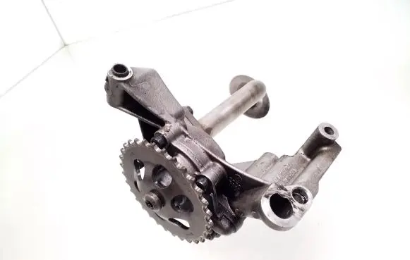 Volkswagen Golf IV Oil pump 06A115105 06A115121