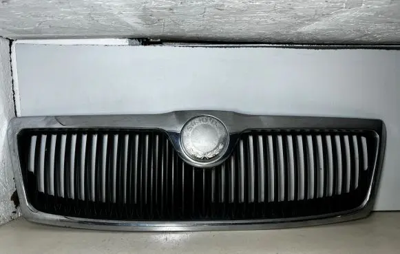 Skoda Octavia Mk2 (1Z) Front grill 1Z0853668