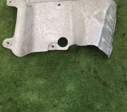 Ford Explorer VI Heat shield in engine bay 