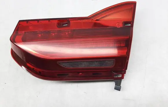 Tailgate rear/tail lights