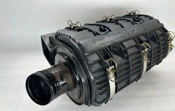 Volkswagen I LT Air filter box 075129607C 075129620A