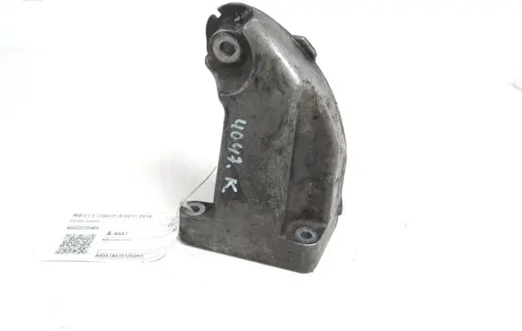 Mercedes-Benz CLS C218 X218 Engine mounting bracket A6422235404