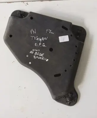 Volkswagen Tiguan Fuel tank bottom protection 5QF131331