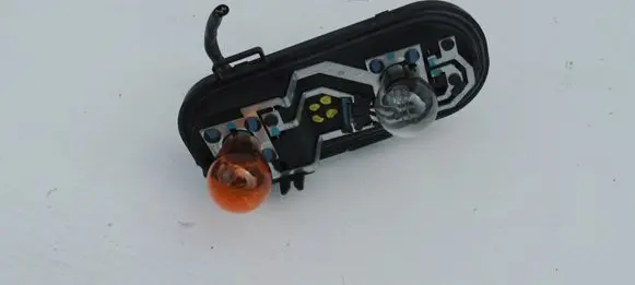 Nissan Qashqai Tail light bulb cover holder 89070312