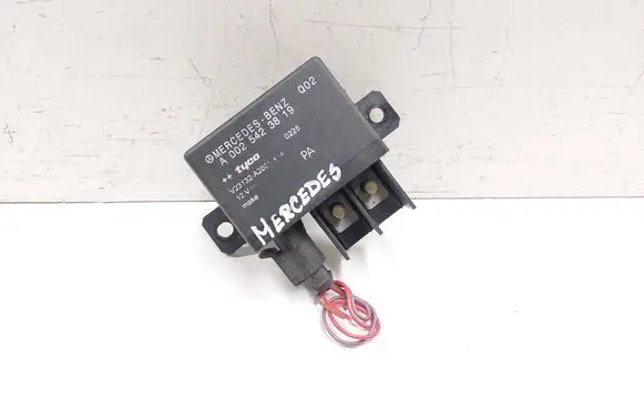 Mercedes-Benz E W211 Charging relay A0025423819 V23132