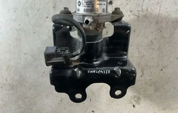 Dodge Challenger Vacuum pump P04581485AD 04581485AD 01026103