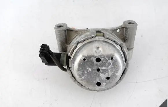 Engine mount bracket