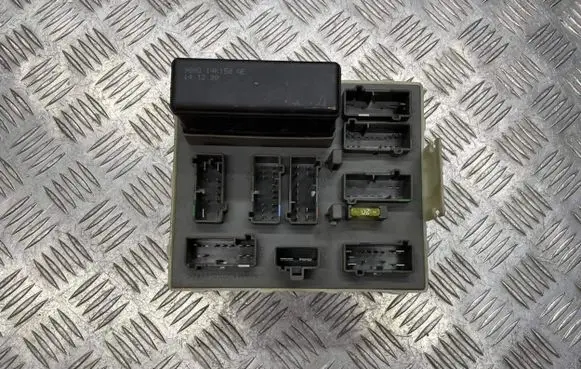 Ford Focus Fuse module 98A614A073AE