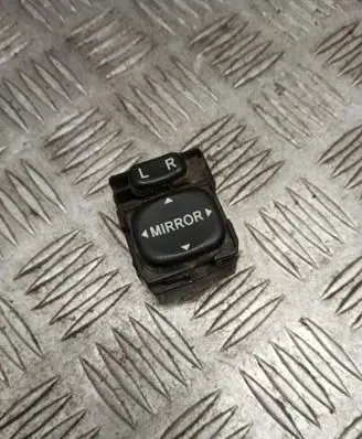 Wing mirror switch