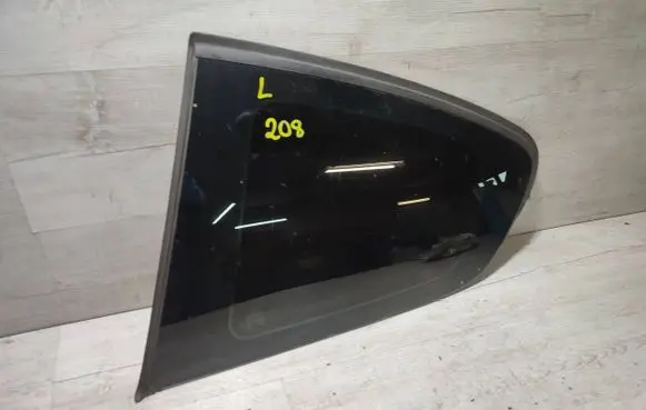Peugeot 208 Rear side window 43R-001583