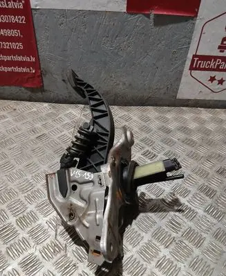 Volvo XC60 Clutch pedal 31302243