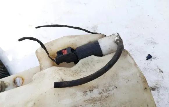 Chrysler 300M Windscreen/windshield washer pump